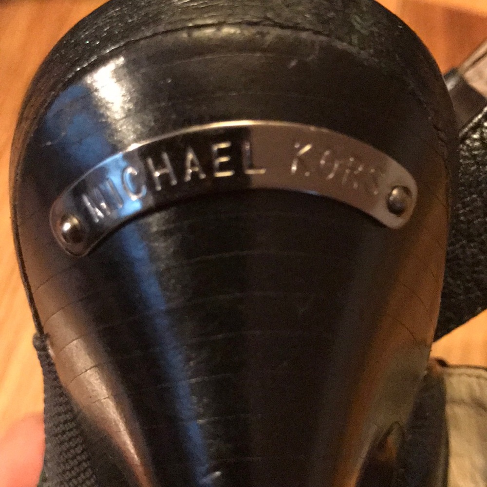 Michael Kors Pump- size 7 dark grey buckle 4.5 in - Picture 8 of 8